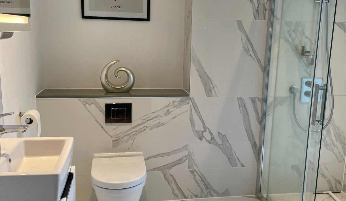 Bathroom v1 Flat 11_2 Hand Axe Yard_Photo_8